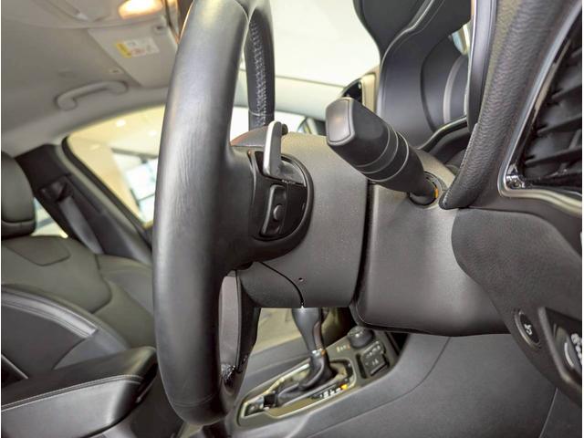 ジープ・チェロキー リミテッド レーダークルーズコントロール/ブラインドスポットモニター/シートヒーター/ベンチレーション/電動シート/パワーバックドア/バックカメラ/フロントカメラ/衝突軽減ブレーキ/ETC2.0/レーンキープ/(23枚目)