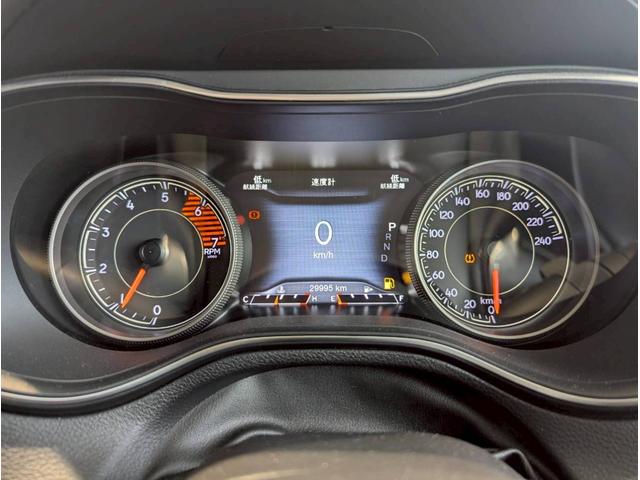 ジープ・チェロキー リミテッド レーダークルーズコントロール/ブラインドスポットモニター/シートヒーター/ベンチレーション/電動シート/パワーバックドア/バックカメラ/フロントカメラ/衝突軽減ブレーキ/ETC2.0/レーンキープ/(24枚目)