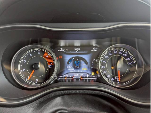 ジープ・チェロキー リミテッド レーダークルーズコントロール/ブラインドスポットモニター/シートヒーター/ベンチレーション/電動シート/パワーバックドア/バックカメラ/フロントカメラ/衝突軽減ブレーキ/ETC2.0/レーンキープ/(25枚目)