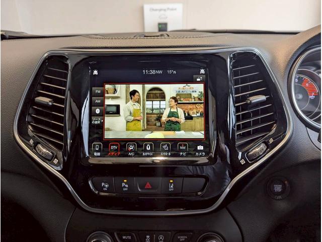 ジープ・チェロキー リミテッド レーダークルーズコントロール/ブラインドスポットモニター/シートヒーター/ベンチレーション/電動シート/パワーバックドア/バックカメラ/フロントカメラ/衝突軽減ブレーキ/ETC2.0/レーンキープ/(29枚目)