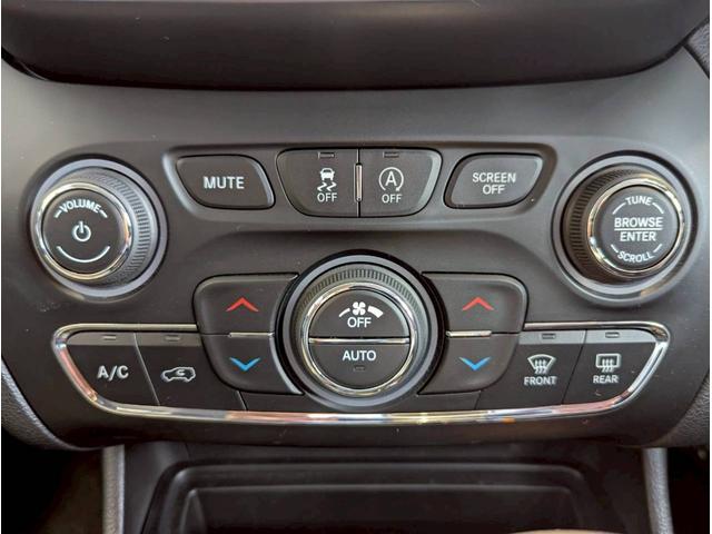 ジープ・チェロキー リミテッド レーダークルーズコントロール/ブラインドスポットモニター/シートヒーター/ベンチレーション/電動シート/パワーバックドア/バックカメラ/フロントカメラ/衝突軽減ブレーキ/ETC2.0/レーンキープ/(41枚目)