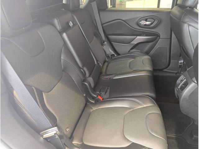 ジープ・チェロキー リミテッド レーダークルーズコントロール/ブラインドスポットモニター/シートヒーター/ベンチレーション/電動シート/パワーバックドア/バックカメラ/フロントカメラ/衝突軽減ブレーキ/ETC2.0/レーンキープ/(60枚目)