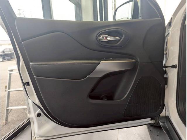 ジープ・チェロキー リミテッド レーダークルーズコントロール/ブラインドスポットモニター/シートヒーター/ベンチレーション/電動シート/パワーバックドア/バックカメラ/フロントカメラ/衝突軽減ブレーキ/ETC2.0/レーンキープ/(63枚目)