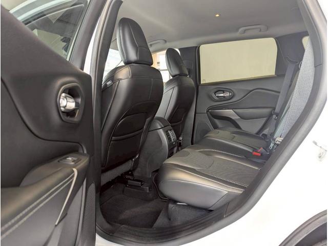 ジープ・チェロキー リミテッド レーダークルーズコントロール/ブラインドスポットモニター/シートヒーター/ベンチレーション/電動シート/パワーバックドア/バックカメラ/フロントカメラ/衝突軽減ブレーキ/ETC2.0/レーンキープ/(64枚目)