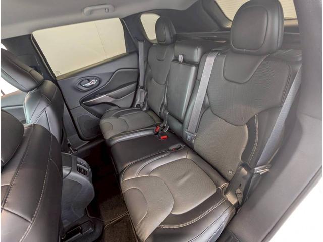 ジープ・チェロキー リミテッド レーダークルーズコントロール/ブラインドスポットモニター/シートヒーター/ベンチレーション/電動シート/パワーバックドア/バックカメラ/フロントカメラ/衝突軽減ブレーキ/ETC2.0/レーンキープ/(65枚目)