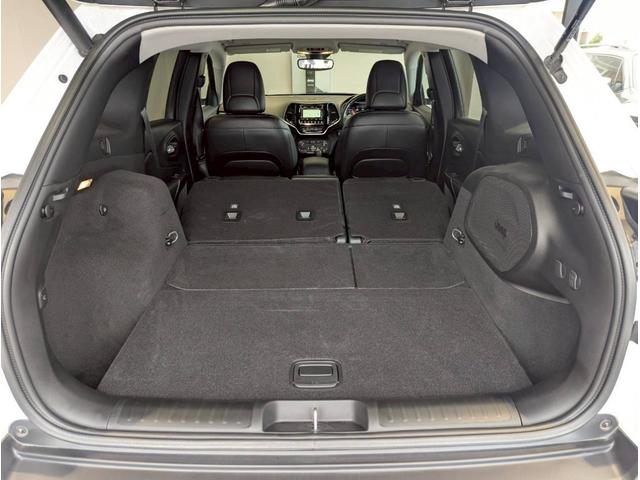 ジープ・チェロキー リミテッド レーダークルーズコントロール/ブラインドスポットモニター/シートヒーター/ベンチレーション/電動シート/パワーバックドア/バックカメラ/フロントカメラ/衝突軽減ブレーキ/ETC2.0/レーンキープ/(71枚目)