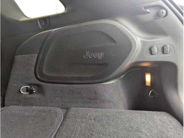 ジープ・チェロキー リミテッド レーダークルーズコントロール/ブラインドスポットモニター/シートヒーター/ベンチレーション/電動シート/パワーバックドア/バックカメラ/フロントカメラ/衝突軽減ブレーキ/ETC2.0/レーンキープ/(72枚目)