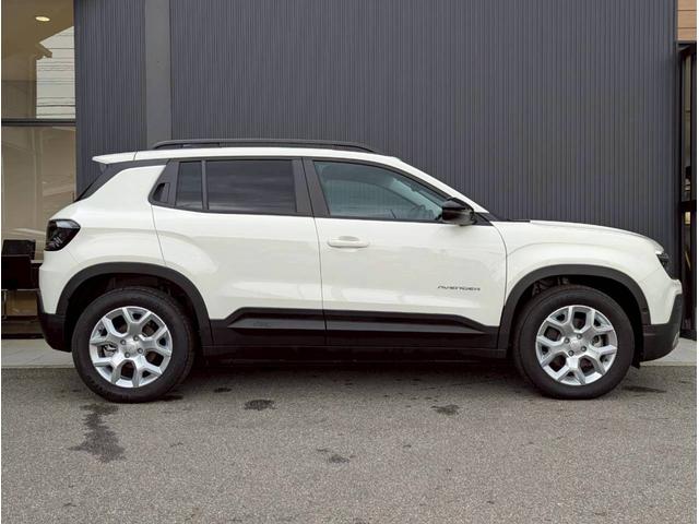 ジープ・アベンジャー アルティテュード 電気自動車/シートヒーター/10.25インチモニター/パワーシート/バックカメラ/LEDライト/アクティブクルーズコントロール/前面衝突警報/革シート/ETC2.0/純正17インチアルミホイール/(5枚目)