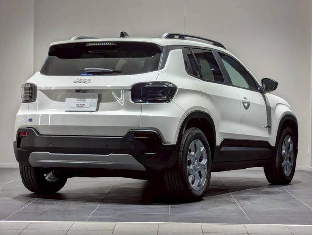 ジープ・アベンジャー アルティテュード 電気自動車/シートヒーター/10.25インチモニター/パワーシート/バックカメラ/LEDライト/アクティブクルーズコントロール/前面衝突警報/革シート/ETC2.0/純正17インチアルミホイール/(6枚目)