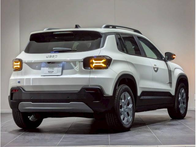 ジープ・アベンジャー アルティテュード 電気自動車/シートヒーター/10.25インチモニター/パワーシート/バックカメラ/LEDライト/アクティブクルーズコントロール/前面衝突警報/革シート/ETC2.0/純正17インチアルミホイール/(8枚目)