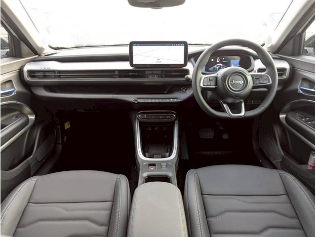 ジープ・アベンジャー アルティテュード 電気自動車/シートヒーター/10.25インチモニター/パワーシート/バックカメラ/LEDライト/アクティブクルーズコントロール/前面衝突警報/革シート/ETC2.0/純正17インチアルミホイール/(9枚目)