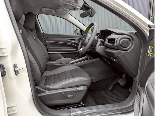 ジープ・アベンジャー アルティテュード 電気自動車/シートヒーター/10.25インチモニター/パワーシート/バックカメラ/LEDライト/アクティブクルーズコントロール/前面衝突警報/革シート/ETC2.0/純正17インチアルミホイール/(12枚目)