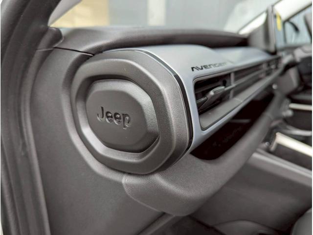 ジープ・アベンジャー アルティテュード 電気自動車/シートヒーター/10.25インチモニター/パワーシート/バックカメラ/LEDライト/アクティブクルーズコントロール/前面衝突警報/革シート/ETC2.0/純正17インチアルミホイール/(51枚目)