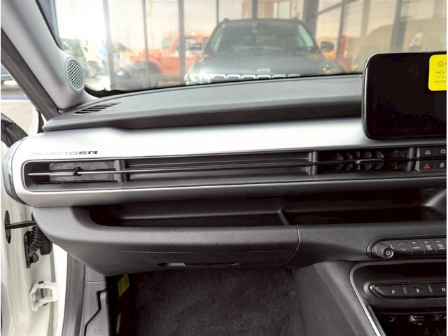 ジープ・アベンジャー アルティテュード 電気自動車/シートヒーター/10.25インチモニター/パワーシート/バックカメラ/LEDライト/アクティブクルーズコントロール/前面衝突警報/革シート/ETC2.0/純正17インチアルミホイール/(53枚目)