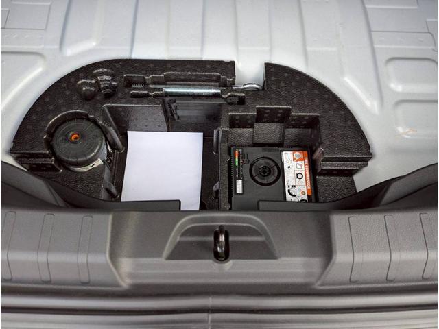 ジープ・アベンジャー アルティテュード 電気自動車/シートヒーター/10.25インチモニター/パワーシート/バックカメラ/LEDライト/アクティブクルーズコントロール/前面衝突警報/革シート/ETC2.0/純正17インチアルミホイール/(71枚目)