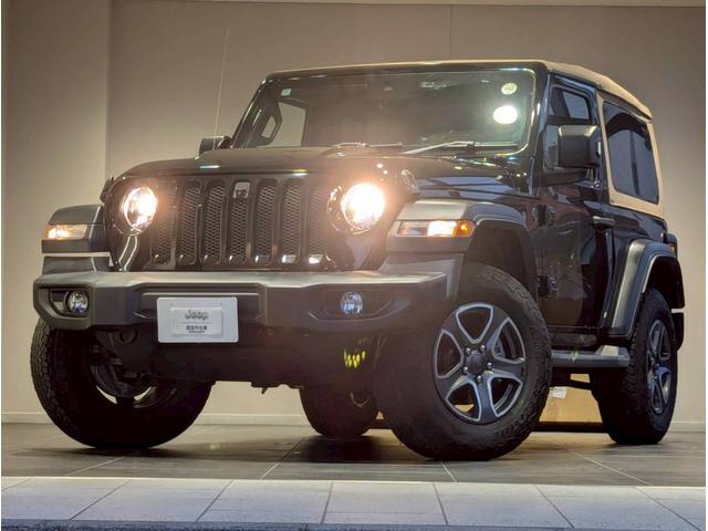 ジープ・ラングラー ブラック&タン 50台限定車/リアパークアシスト/バックカメラ/サイドカメラ/禁煙車/純正ディスプレイオーディオ/純正17AW/前面衝突警報/アクティブクルーズコントロール/ソフトトップ/LEDライト/(6枚目)