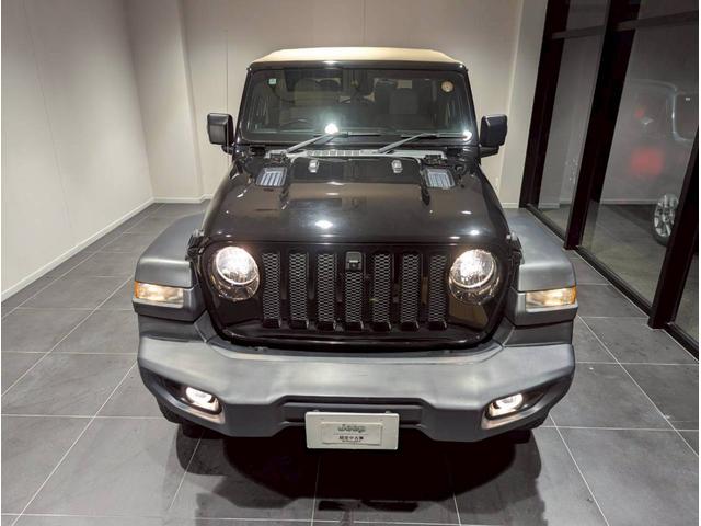ジープ・ラングラー ブラック&タン 50台限定車/リアパークアシスト/バックカメラ/サイドカメラ/禁煙車/純正ディスプレイオーディオ/純正17AW/前面衝突警報/アクティブクルーズコントロール/ソフトトップ/LEDライト/(11枚目)