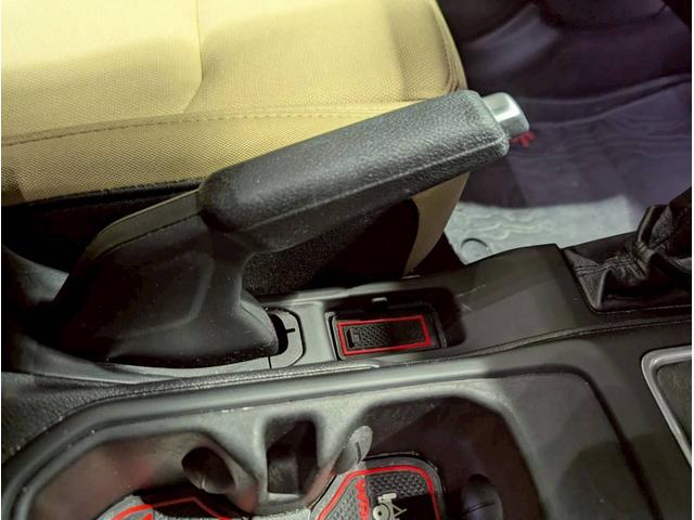 ジープ・ラングラー ブラック&タン 50台限定車/リアパークアシスト/バックカメラ/サイドカメラ/禁煙車/純正ディスプレイオーディオ/純正17AW/前面衝突警報/アクティブクルーズコントロール/ソフトトップ/LEDライト/(43枚目)