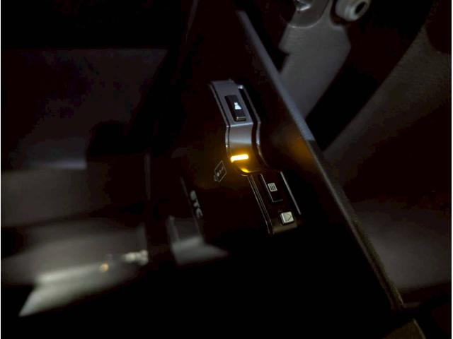 ジープ・ラングラー ブラック&タン 50台限定車/リアパークアシスト/バックカメラ/サイドカメラ/禁煙車/純正ディスプレイオーディオ/純正17AW/前面衝突警報/アクティブクルーズコントロール/ソフトトップ/LEDライト/(60枚目)