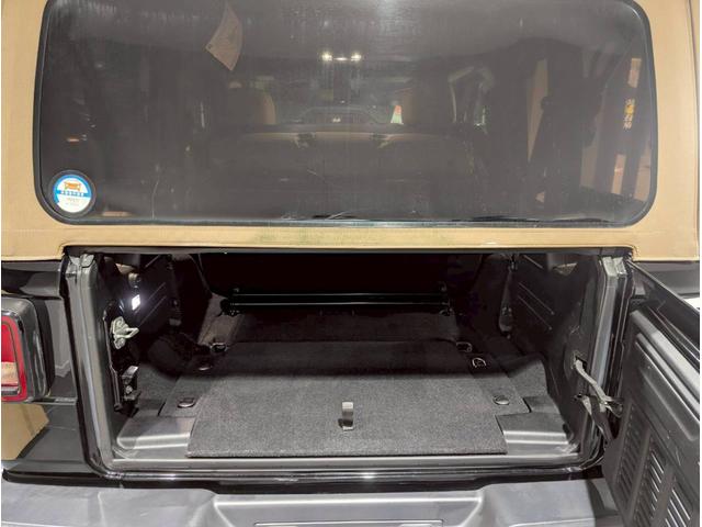 ジープ・ラングラー ブラック&タン 50台限定車/リアパークアシスト/バックカメラ/サイドカメラ/禁煙車/純正ディスプレイオーディオ/純正17AW/前面衝突警報/アクティブクルーズコントロール/ソフトトップ/LEDライト/(69枚目)