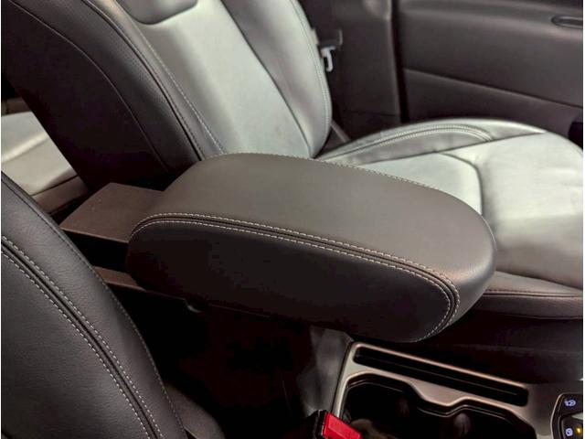 ジープ・レネゲード リミテッド　シートヒーター／アクティブクルーズコントロール／ステアリングヒーター／バックカメラ／ルーフレール／純正ナビ／革シート／ＬＥＤライト／パワーシート／純正１７インチアルミホイール／禁煙車／カープレイ（46枚目）