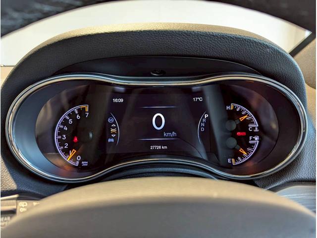 ジープ・グランドチェロキー ラレード 禁煙車/パワーシート/バックカメラ/純正18インチアルミ/純正ナビ/フルセグTV/カープレイ/革巻きステアリング/ルーフレール/HIDヘッドライト/クリアランスソナー/フォグランプ/ETC/(22枚目)