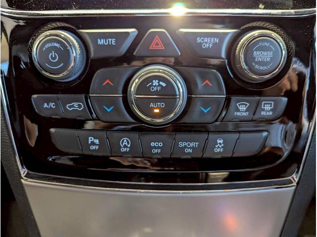 ジープ・グランドチェロキー ラレード 禁煙車/パワーシート/バックカメラ/純正18インチアルミ/純正ナビ/フルセグTV/カープレイ/革巻きステアリング/ルーフレール/HIDヘッドライト/クリアランスソナー/フォグランプ/ETC/(43枚目)