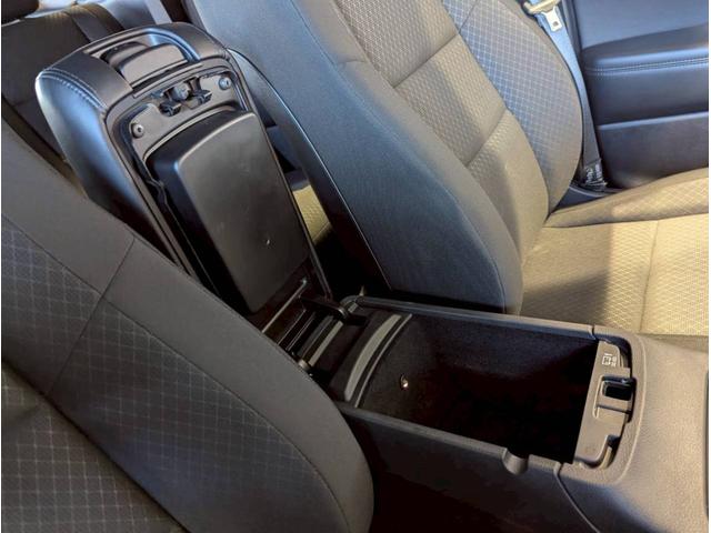 ジープ・グランドチェロキー ラレード 禁煙車/パワーシート/バックカメラ/純正18インチアルミ/純正ナビ/フルセグTV/カープレイ/革巻きステアリング/ルーフレール/HIDヘッドライト/クリアランスソナー/フォグランプ/ETC/(50枚目)