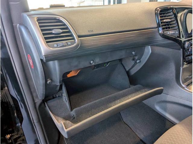 ジープ・グランドチェロキー ラレード 禁煙車/パワーシート/バックカメラ/純正18インチアルミ/純正ナビ/フルセグTV/カープレイ/革巻きステアリング/ルーフレール/HIDヘッドライト/クリアランスソナー/フォグランプ/ETC/(57枚目)