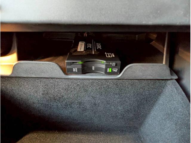 ジープ・グランドチェロキー ラレード 禁煙車/パワーシート/バックカメラ/純正18インチアルミ/純正ナビ/フルセグTV/カープレイ/革巻きステアリング/ルーフレール/HIDヘッドライト/クリアランスソナー/フォグランプ/ETC/(58枚目)