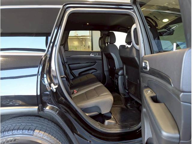 ジープ・グランドチェロキー ラレード 禁煙車/パワーシート/バックカメラ/純正18インチアルミ/純正ナビ/フルセグTV/カープレイ/革巻きステアリング/ルーフレール/HIDヘッドライト/クリアランスソナー/フォグランプ/ETC/(59枚目)