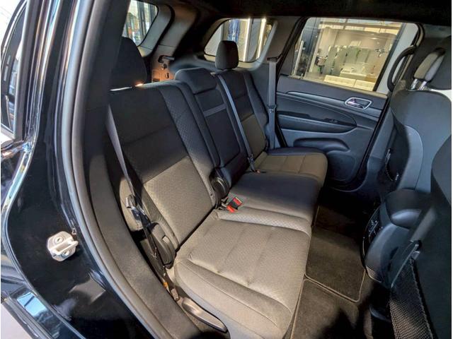 ジープ・グランドチェロキー ラレード 禁煙車/パワーシート/バックカメラ/純正18インチアルミ/純正ナビ/フルセグTV/カープレイ/革巻きステアリング/ルーフレール/HIDヘッドライト/クリアランスソナー/フォグランプ/ETC/(61枚目)