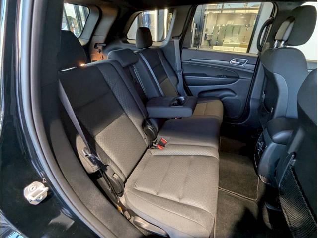 ジープ・グランドチェロキー ラレード 禁煙車/パワーシート/バックカメラ/純正18インチアルミ/純正ナビ/フルセグTV/カープレイ/革巻きステアリング/ルーフレール/HIDヘッドライト/クリアランスソナー/フォグランプ/ETC/(62枚目)