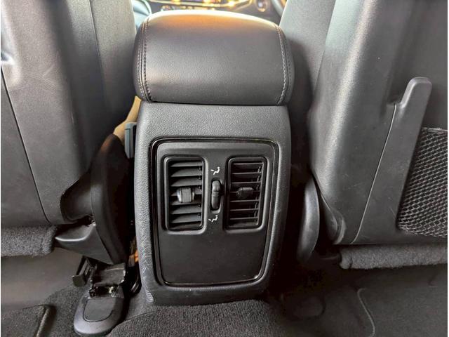 ジープ・グランドチェロキー ラレード 禁煙車/パワーシート/バックカメラ/純正18インチアルミ/純正ナビ/フルセグTV/カープレイ/革巻きステアリング/ルーフレール/HIDヘッドライト/クリアランスソナー/フォグランプ/ETC/(68枚目)