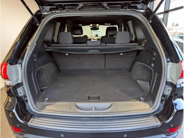 ジープ・グランドチェロキー ラレード 禁煙車/パワーシート/バックカメラ/純正18インチアルミ/純正ナビ/フルセグTV/カープレイ/革巻きステアリング/ルーフレール/HIDヘッドライト/クリアランスソナー/フォグランプ/ETC/(70枚目)