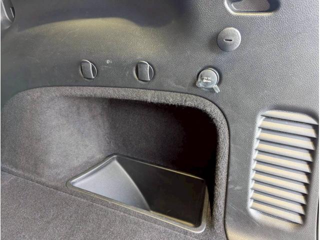 ジープ・グランドチェロキー ラレード 禁煙車/パワーシート/バックカメラ/純正18インチアルミ/純正ナビ/フルセグTV/カープレイ/革巻きステアリング/ルーフレール/HIDヘッドライト/クリアランスソナー/フォグランプ/ETC/(74枚目)