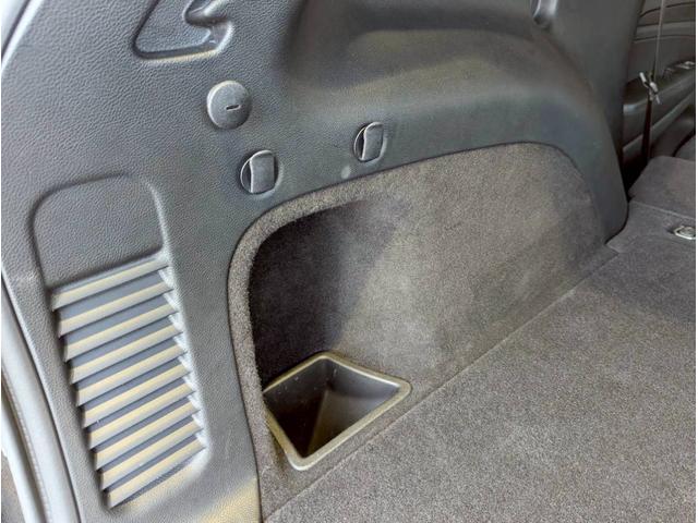 ジープ・グランドチェロキー ラレード 禁煙車/パワーシート/バックカメラ/純正18インチアルミ/純正ナビ/フルセグTV/カープレイ/革巻きステアリング/ルーフレール/HIDヘッドライト/クリアランスソナー/フォグランプ/ETC/(75枚目)
