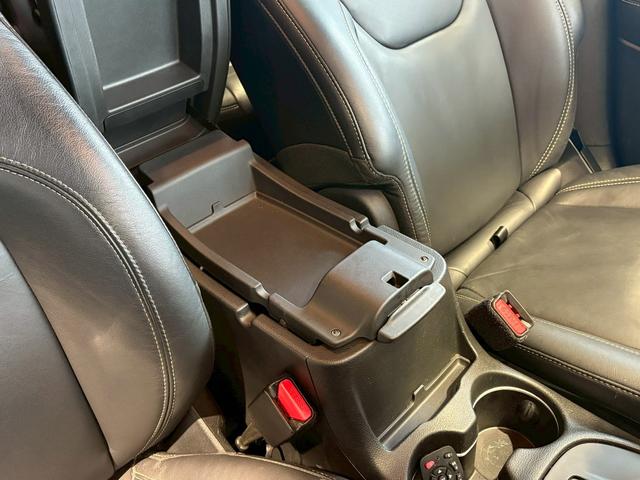 ジープ・チェロキー リミテッド　シートヒーター／パワーバックドア／バックカメラ／禁煙車／純正ナビ／純正１８インチアルミ／黒革シート／ＥＴＣ／ルーフレール／ステアリングスイッチ／クルーズコントロール／電動パーキングブレーキ／（37枚目）