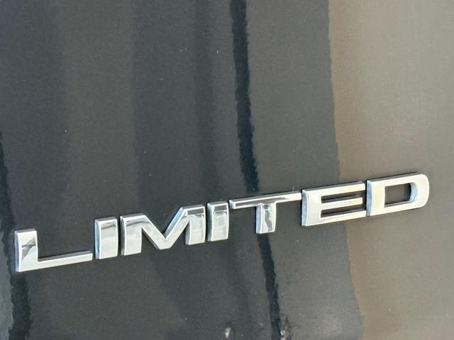 ジープ・チェロキー リミテッド　シートヒーター／パワーバックドア／バックカメラ／禁煙車／純正ナビ／純正１８インチアルミ／黒革シート／ＥＴＣ／ルーフレール／ステアリングスイッチ／クルーズコントロール／電動パーキングブレーキ／（54枚目）