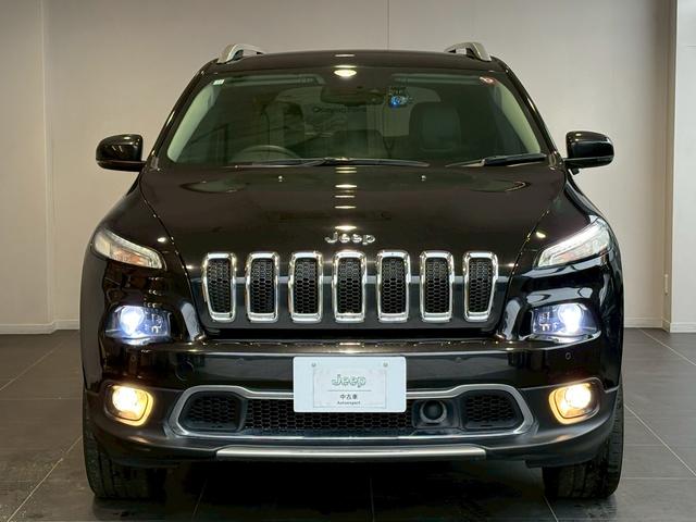 ジープ・チェロキー リミテッド　シートヒーター／パワーバックドア／バックカメラ／禁煙車／純正ナビ／純正１８インチアルミ／黒革シート／ＥＴＣ／ルーフレール／ステアリングスイッチ／クルーズコントロール／電動パーキングブレーキ／（59枚目）