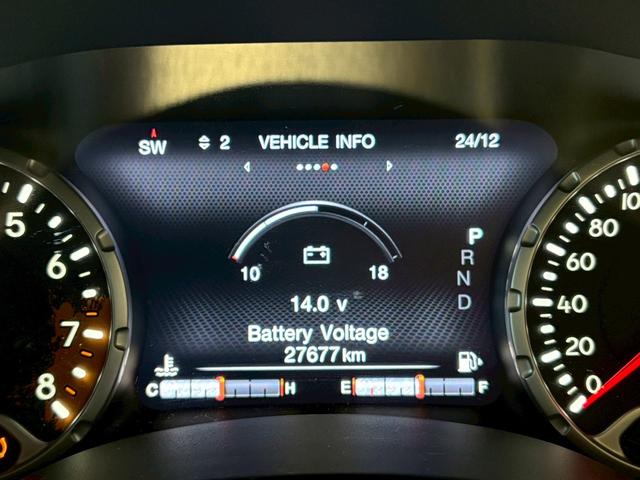 ジープ・レネゲード 　シートヒーター／ブラインドスポットモニター／パワーシート／純正１７インチアルミホイール／バックカメラ／ＥＴＣ／クルーズコントロール／アイドリングストップ／ルーフレール／Ｂｌｕｅｔｏｏｔｈ／革シート／（18枚目）