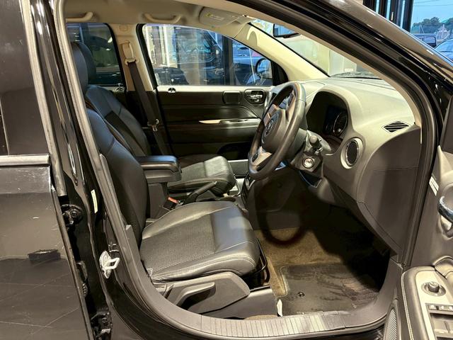 ジープ・コンパス 　限定車／禁煙車／４ＷＤ／純正１７インチアルミホイール／ハーフレザー／ルーフレール／ＨＩＤヘッドライト／サイドカメラ／フォグランプ／ＥＴＣ／ステアリングスイッチ／クルーズコントロール／Ｂｌｕｅｔｏｏｔｈ（8枚目）