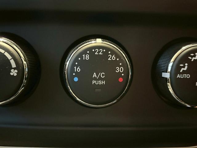 ジープ・コンパス 　限定車／禁煙車／４ＷＤ／純正１７インチアルミホイール／ハーフレザー／ルーフレール／ＨＩＤヘッドライト／サイドカメラ／フォグランプ／ＥＴＣ／ステアリングスイッチ／クルーズコントロール／Ｂｌｕｅｔｏｏｔｈ（21枚目）