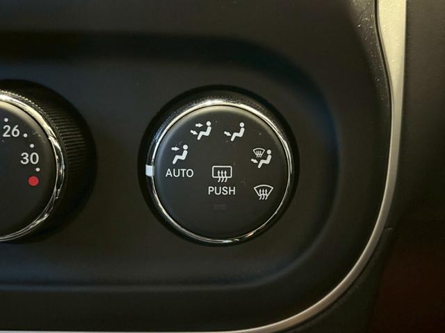 ジープ・コンパス 　限定車／禁煙車／４ＷＤ／純正１７インチアルミホイール／ハーフレザー／ルーフレール／ＨＩＤヘッドライト／サイドカメラ／フォグランプ／ＥＴＣ／ステアリングスイッチ／クルーズコントロール／Ｂｌｕｅｔｏｏｔｈ（22枚目）