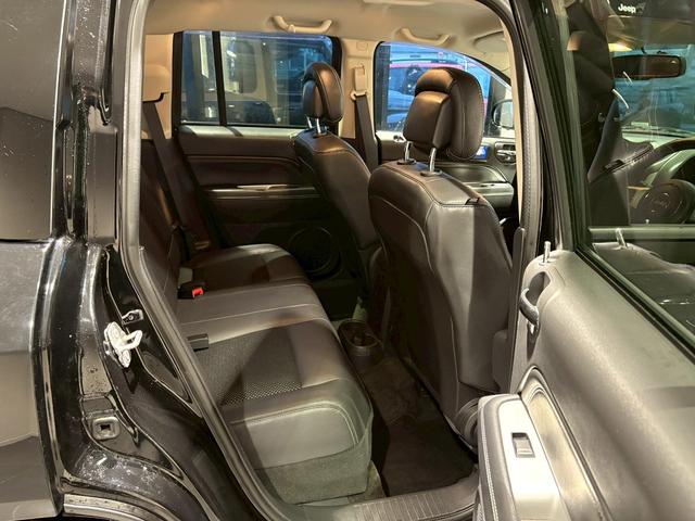 ジープ・コンパス 　限定車／禁煙車／４ＷＤ／純正１７インチアルミホイール／ハーフレザー／ルーフレール／ＨＩＤヘッドライト／サイドカメラ／フォグランプ／ＥＴＣ／ステアリングスイッチ／クルーズコントロール／Ｂｌｕｅｔｏｏｔｈ（34枚目）