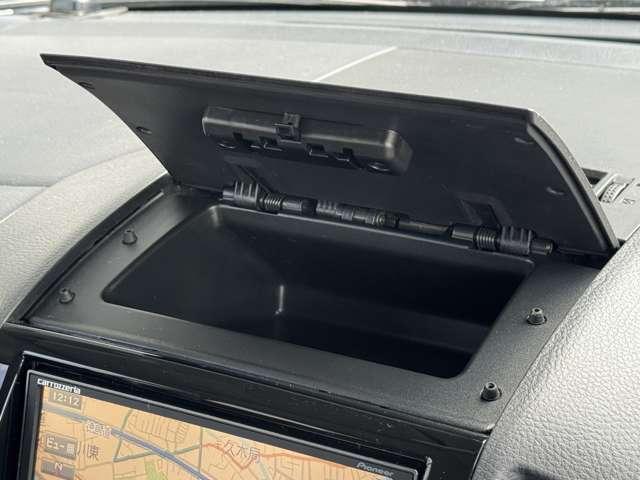 �C���p�l�Z���^�[�{�b�N�X���������[�ȂǂɁ�