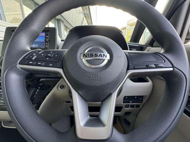 �X�e�A�����O�X�C�b�`�t����i�r�̉��ʒ����Ȃǂ��n���h���̃X�C�b�`�łł��A�֗��ł���