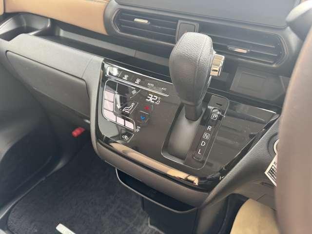 �^�b�`�p�l�����̃I�[�g�G�A�R���ł��I���x���߂��ׂ����ł��S�Ȃɉ��K�ȋ�Ԃ�͂��܂��i���f���f�j�V�t�g���ꏏ�̈ʒu�ɕt���Ă���̂ŁA��������₷���ł��恙