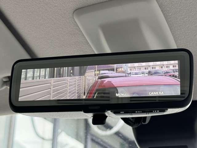 �C���e���W�F���g���[���~���[����Ȃɏ���Ă���l��A�傫�ȉו����ڂ��Ă���ƌ��ɂ����Ȃ肪���Ȍ�����E�B�B������͎ԗ�����̃J�����f�����~���[�ɉf���̂ŁA�V��ɂ��e������Ȃ��N���A�Ȍ�����E��������