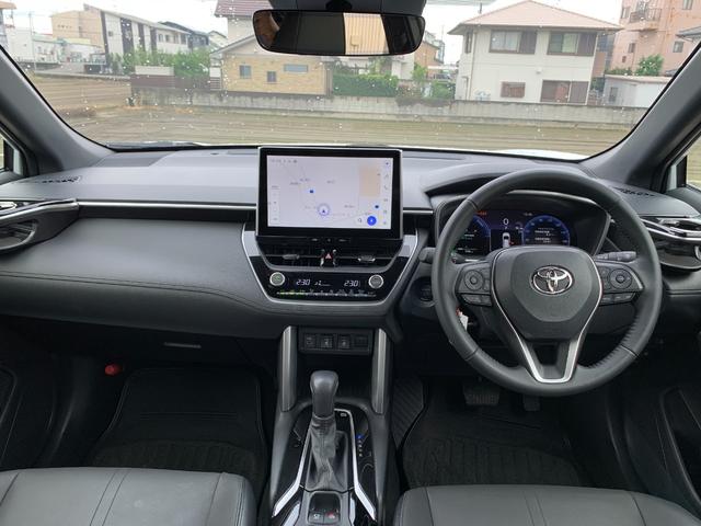 カローラクロス ハイブリッド　Ｚ　純正１０インチナビ（ＴＶ／ＢＴ／ＦＭ）　電動リアゲート　コーナーセンサー　ＥＴＣ　前席シートヒーター　ステリモ　クルコン　オートハイビーム　オートエアコン　オートライト　横滑り防止　ハンズフリー（16枚目）